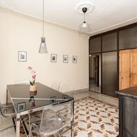 公寓 for rent for €1,750 per month in Genoa, Via Antonio Gramsci