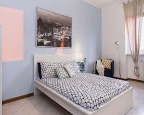 Private room for rent for €545 per month in Corsico, Via dei Mandorli