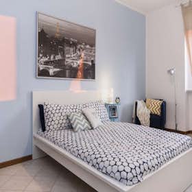 Private room for rent for €545 per month in Corsico, Via dei Mandorli