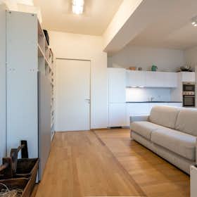 Apartment for rent for €3,300 per month in Milan, Viale Renato Serra