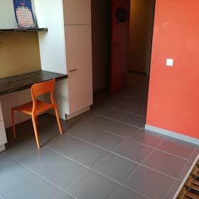 Приватна кімната за оренду для 568 EUR на місяць у Kortrijk, Blekersstraat