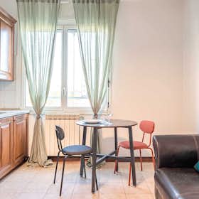 Apartment for rent for €1,498 per month in Milan, Viale dell'Innovazione