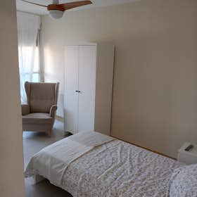 Mehrbettzimmer zu mieten für 380 € pro Monat in Fuenlabrada, Calle Miraflores