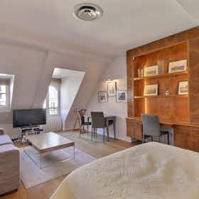 Studio for rent for €1,823 per month in Paris, Rue de Berri