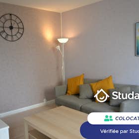 Private room for rent for €420 per month in Mont-Saint-Aignan, Parc de la Durdent