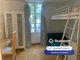 Apartment for rent for €400 per month in Rouen, Place de la Rougemare
