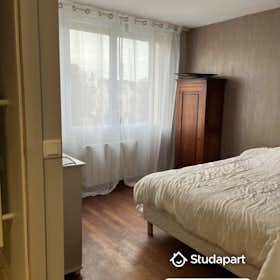 Apartment for rent for €730 per month in Rosny-sous-Bois, Rue Médéric