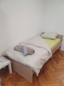 共用房间 正在以 €400 的月租出租，其位于 Ljubljana, Bavdkova ulica