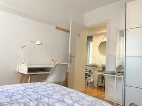 Private room for rent for €410 per month in Zaragoza, Paseo de Calanda
