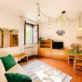 Appartement te huur voor € 1.200 per maand in Udine, Via Jacopo Marinoni