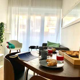 Appartement te huur voor € 998 per maand in Udine, Via Forni di Sotto