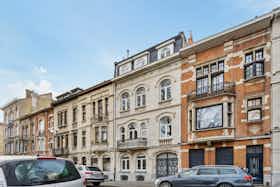 Studio for rent for €1,350 per month in Schaerbeek, Avenue Paul Deschanel