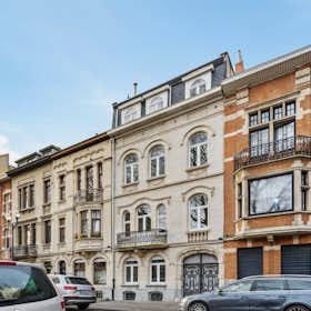Studio for rent for €1,350 per month in Schaerbeek, Avenue Paul Deschanel