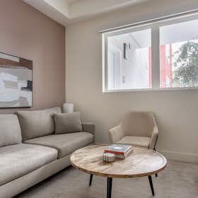 Mieszkanie do wynajęcia za $3,147 miesięcznie w mieście Los Angeles, S Serrano Ave
