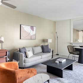 公寓 正在以 $3,615 的月租出租，其位于 Pasadena, E Del Mar Blvd