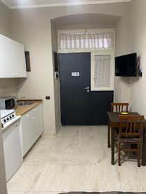 Studio for rent for €675 per month in Naples, Piazza Carità