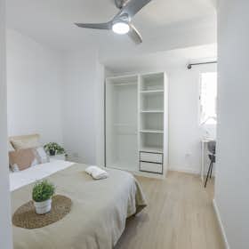 Private room for rent for €395 per month in Valencia, Carrer de la Vila de Muro