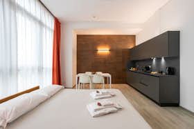 单间公寓 正在以 €1,600 的月租出租，其位于 Venice, Via Torino