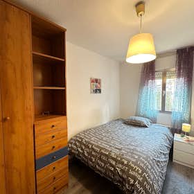 Private room for rent for €390 per month in Madrid, Calle de Villaviciosa