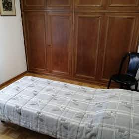 Отдельная комната сдается в аренду за 600 € в месяц в Viareggio, Viale Michelangelo Buonarroti