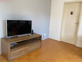 Mehrbettzimmer zu mieten für 350 € pro Monat in Ljubljana, Rozmanova ulica