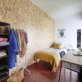Private room for rent for €590 per month in Lisbon, Avenida Almirante Reis