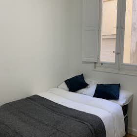Private room for rent for €625 per month in Madrid, Calle de Santa Engracia