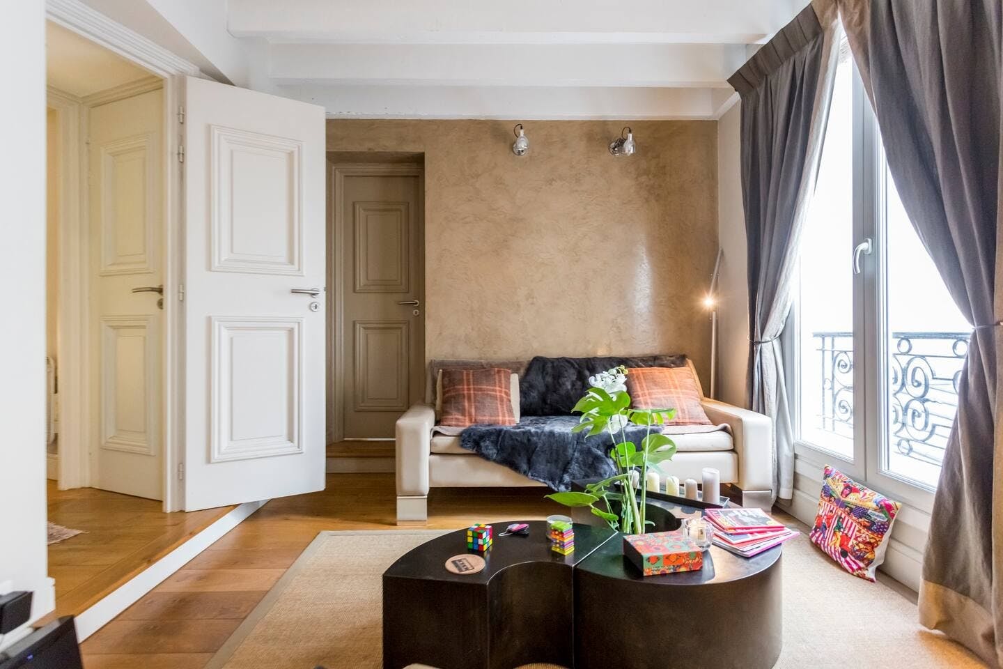 Apartment for rent for €2,484 per month in Paris, Rue Castex