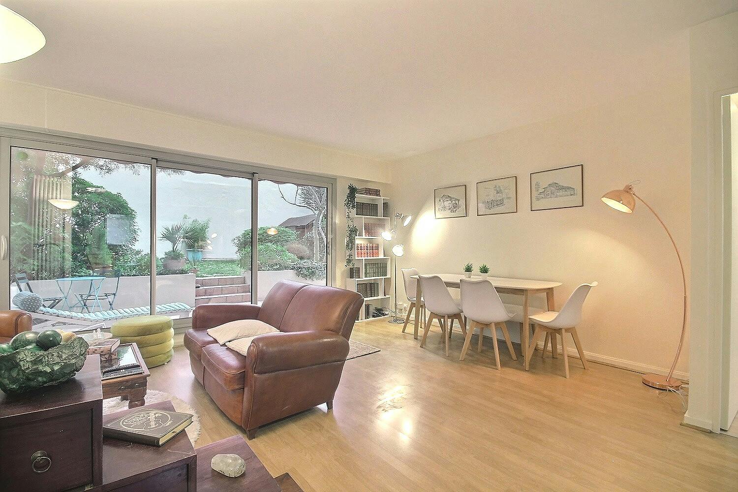 Apartment for rent for €3,630 per month in Paris, Rue de Charenton