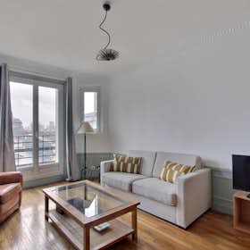Apartment for rent for €2,862 per month in Paris, Rue Saint-Jacques