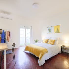 Private room for rent for €490 per month in Lisbon, Avenida Almirante Reis