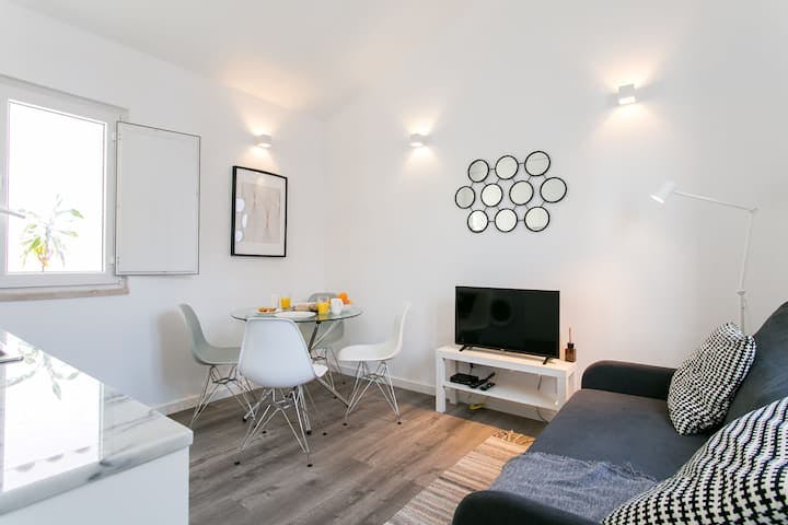 Apartment for rent for €4,000 per month in Lisbon, Rua Dom João de Castro