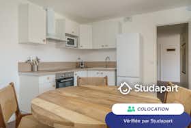 Отдельная комната сдается в аренду за 645 € в месяц в Aix-en-Provence, Cours Gambetta