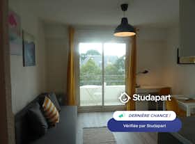 Appartement te huur voor € 450 per maand in Cholet, Rue Alphonse Darmaillacq