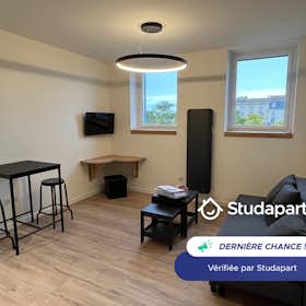 Apartment for rent for €960 per month in Bordeaux, Place de Stalingrad