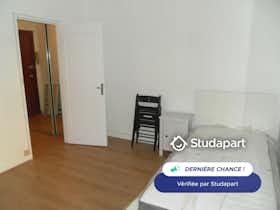 Apartamento para alugar por € 720 por mês em Versailles, Rue Henri Simon