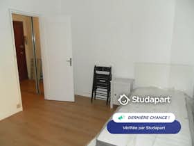 公寓 正在以 €720 的月租出租，其位于 Versailles, Rue Henri Simon