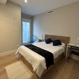 Private room for rent for €825 per month in Madrid, Calle de Colmenares