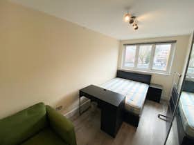 Privé kamer te huur voor £ 940 per maand in London, Wycombe Road