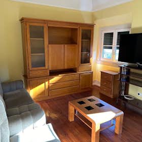 Apartment for rent for €1,400 per month in Lisbon, Rua General Taborda