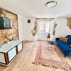 Apartment for rent for €4,000 per month in Lisbon, Travessa dos Fiéis de Deus
