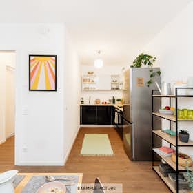 Private room for rent for €865 per month in Berlin, Klara-Franke-Straße