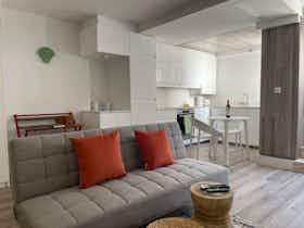 Lägenhet att hyra för 4 000 € i månaden i Seixal, Rua Doutor Miguel Bombarda