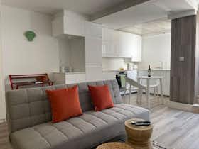 Appartement te huur voor € 4.000 per maand in Seixal, Rua Doutor Miguel Bombarda