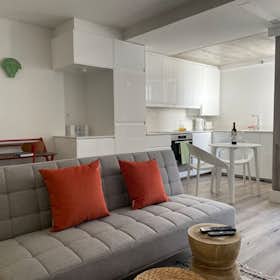 Appartamento for rent for 4.000 € per month in Seixal, Rua Doutor Miguel Bombarda