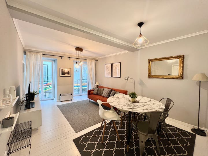 Apartment for rent for €4,000 per month in Lisbon, Rua Vicente Borga