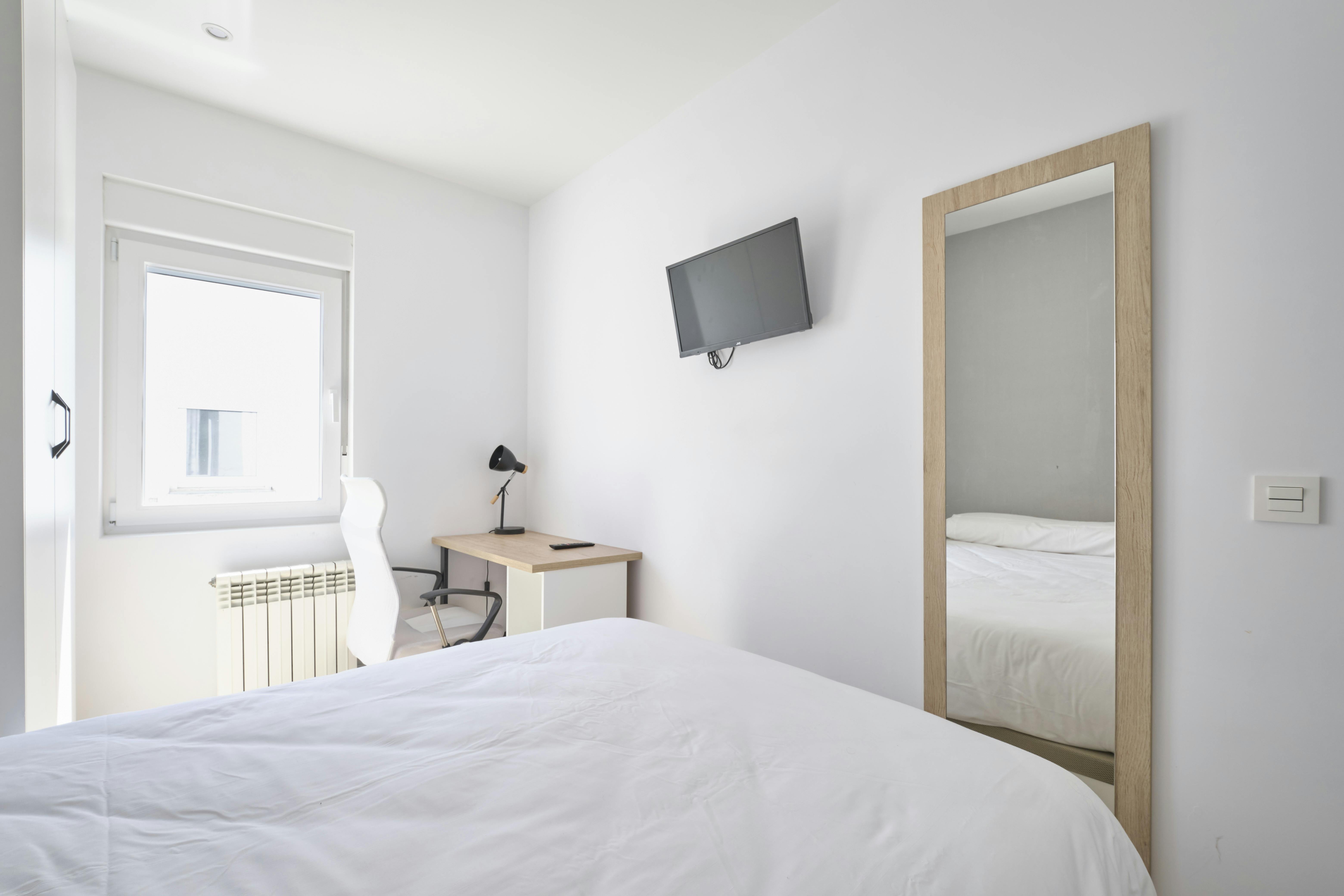 Private room for rent for €445 per month in Salamanca, Calle Pintores