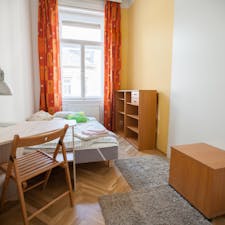 Private room for rent for HUF 97,376 per month in Budapest, Lónyay utca