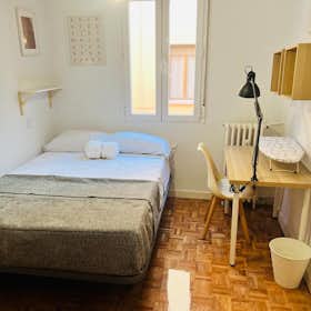 Private room for rent for €549 per month in Madrid, Paseo de las Delicias