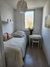 Private room for rent for PLN 1,708 per month in Warsaw, ulica Chodecka